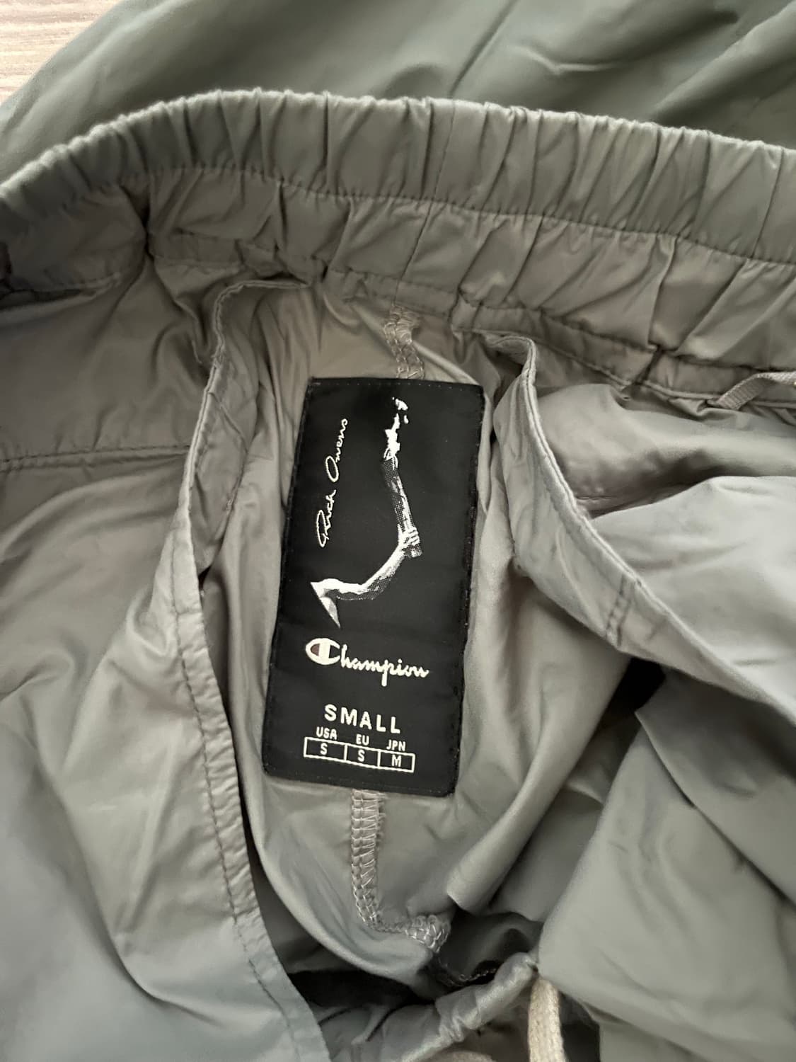 릭오웬스 x 챔피언 나일론 조거팬츠 상품이미지4