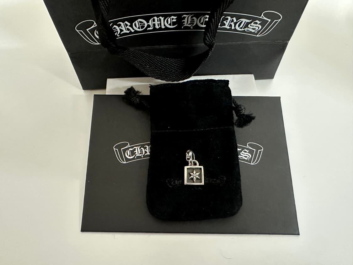 크롬하츠 스타 플레임드참 팬던트 상품이미지1