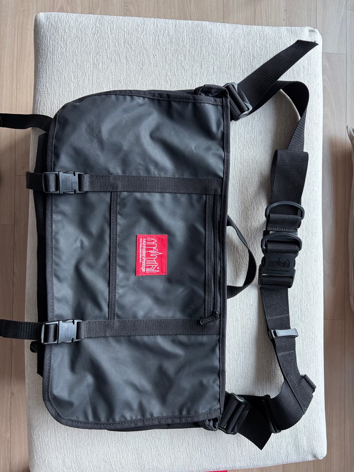 (새상품) 맨하탄포티지 NY 메신저 백 LG 블랙 상품이미지1