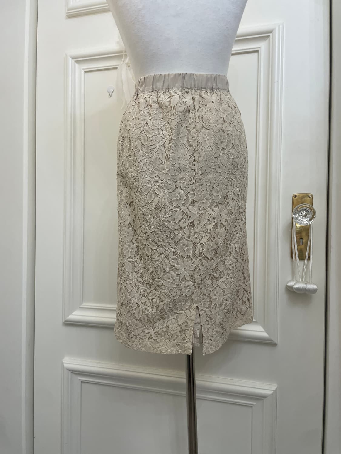 beige lace midi banding skirt 상품이미지4