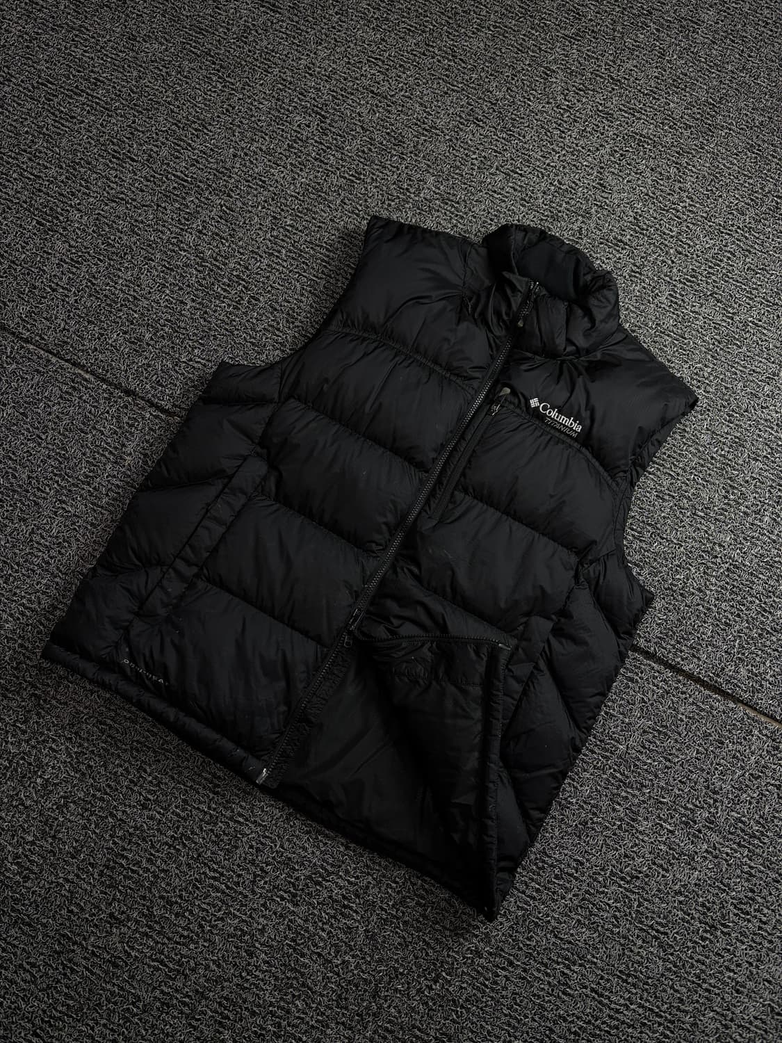 컬럼비아 USA 티타늄 옴니히트 다운 베스트 블랙 1882 상품이미지1