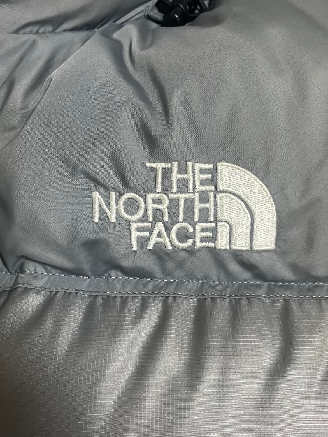 노스페이스 700 중앙로고 패딩 조끼 실버 그레이 XL 상품이미지2