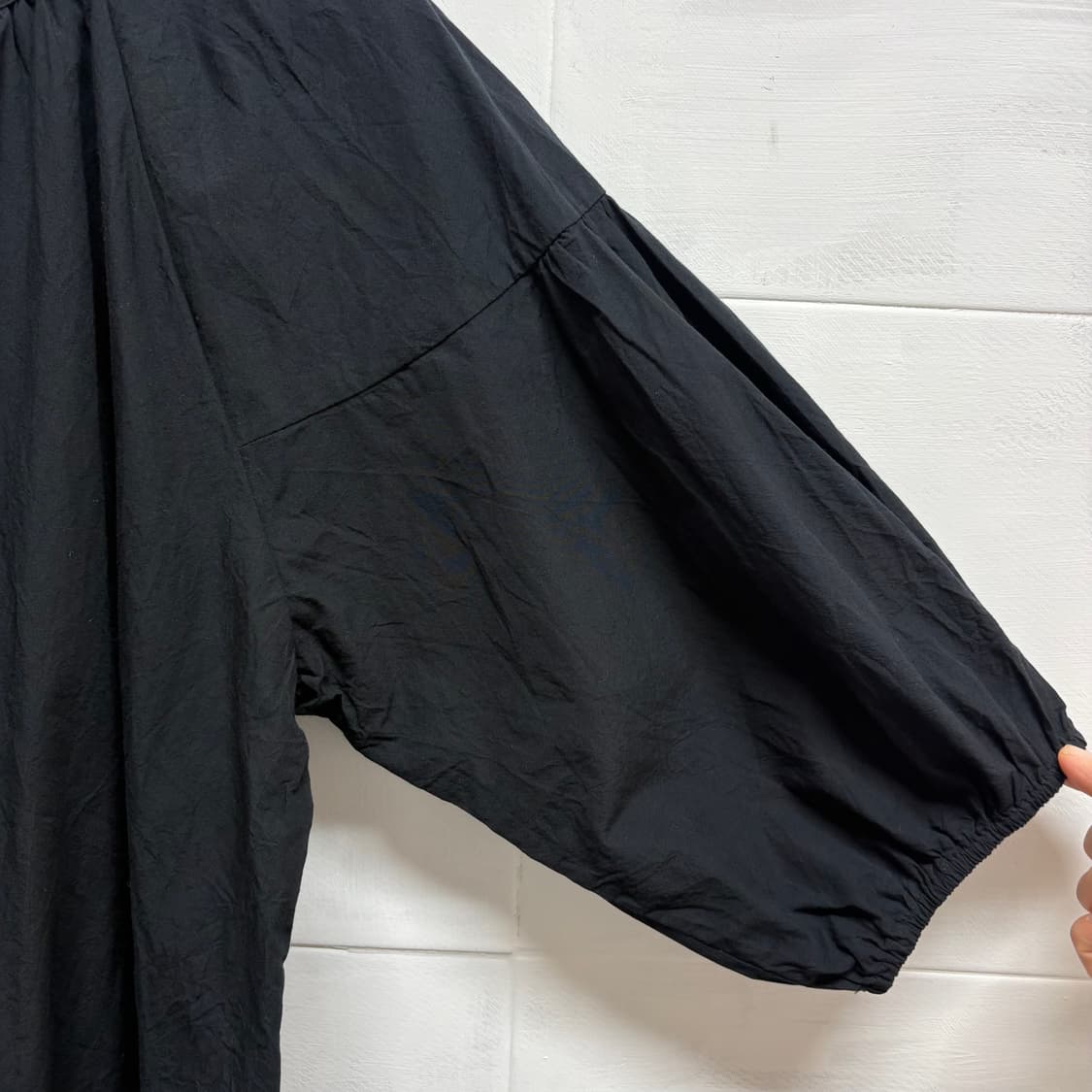 Season Reason 블랙 셔링 쉬미즈 벌룬 블라우스  JPN 상품이미지3