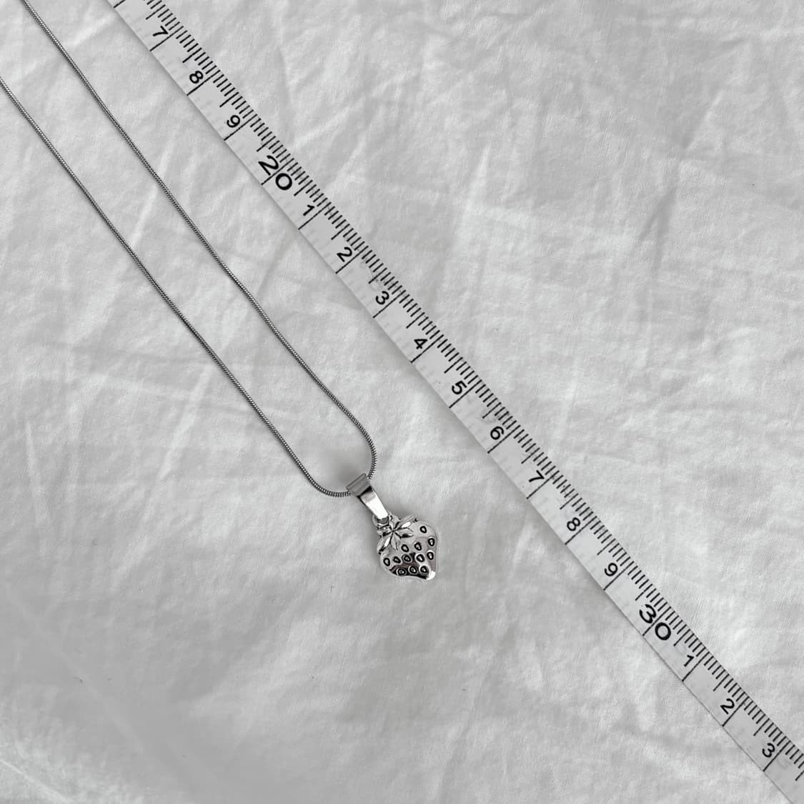 Strawberry necklace / 빈티지 써지컬 목걸이 상품이미지3