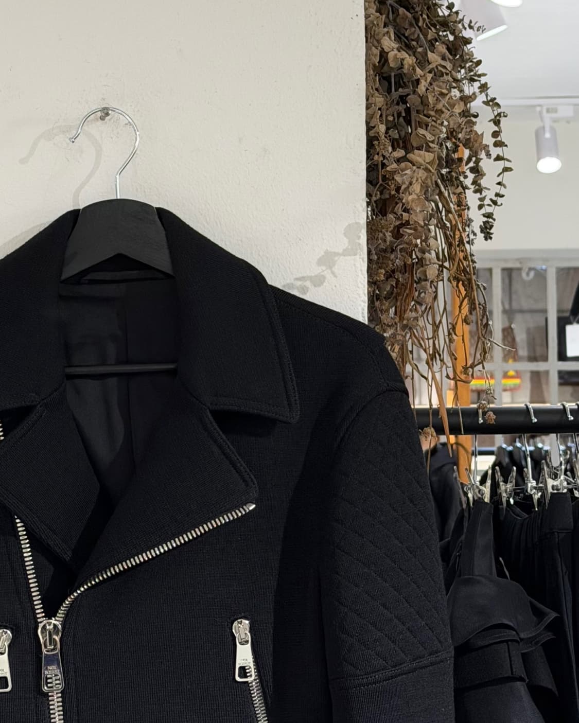 닐바렛 블랙 슬림핏 버진울 바이커 자켓  상품이미지3