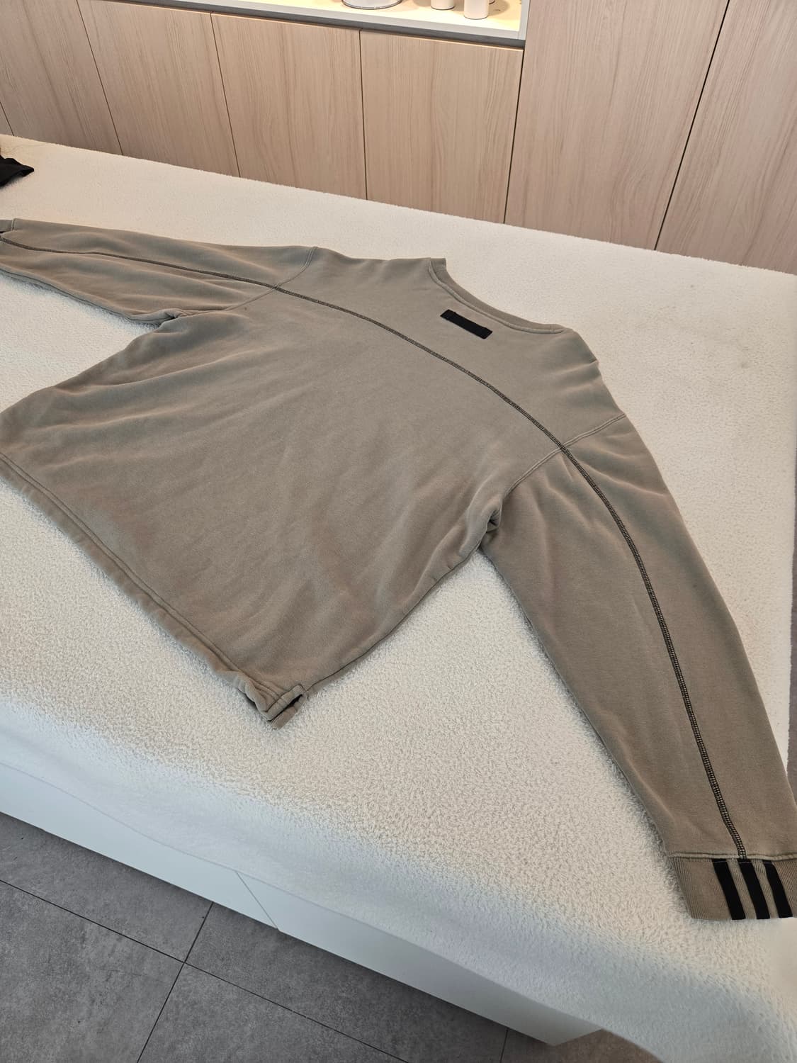 아디다스 크롭한 밀리터리 포켓 맨투맨 티셔츠 M 상품이미지10