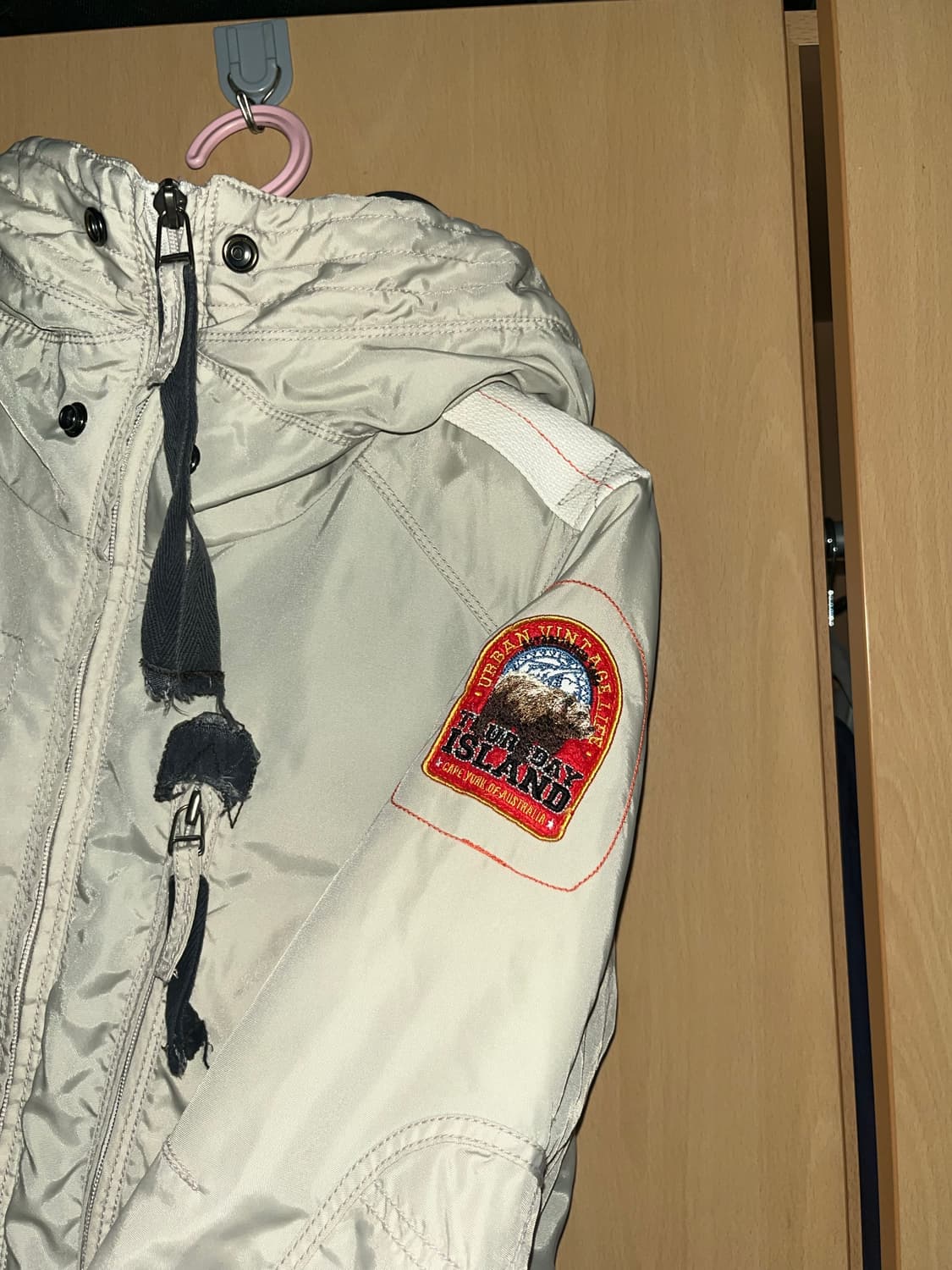 써스데이아일랜드 패치 패딩 점퍼 상품이미지3