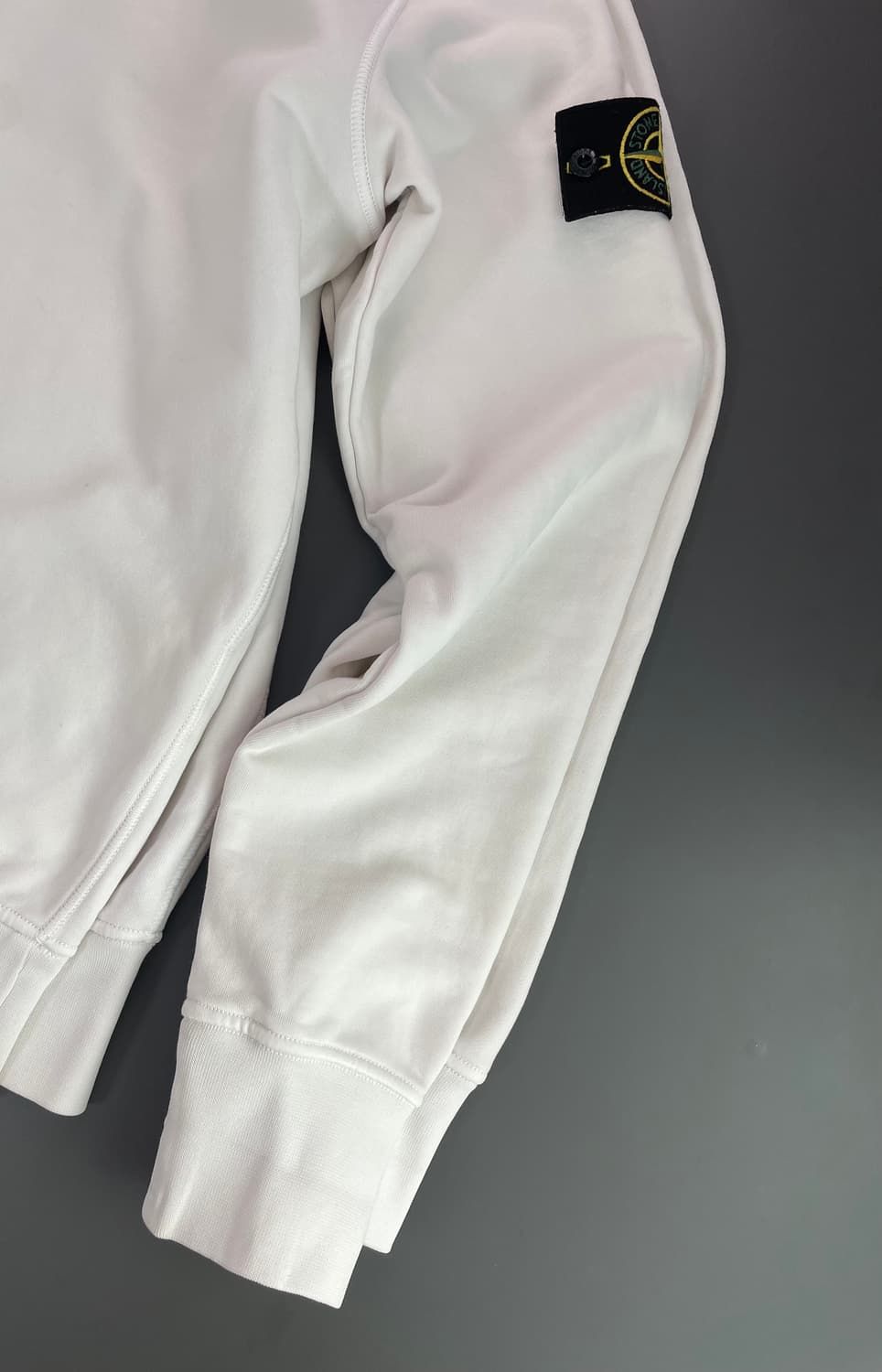 [S] 스톤 아일랜드 와펜 자수 패치 맨투맨 상품이미지6