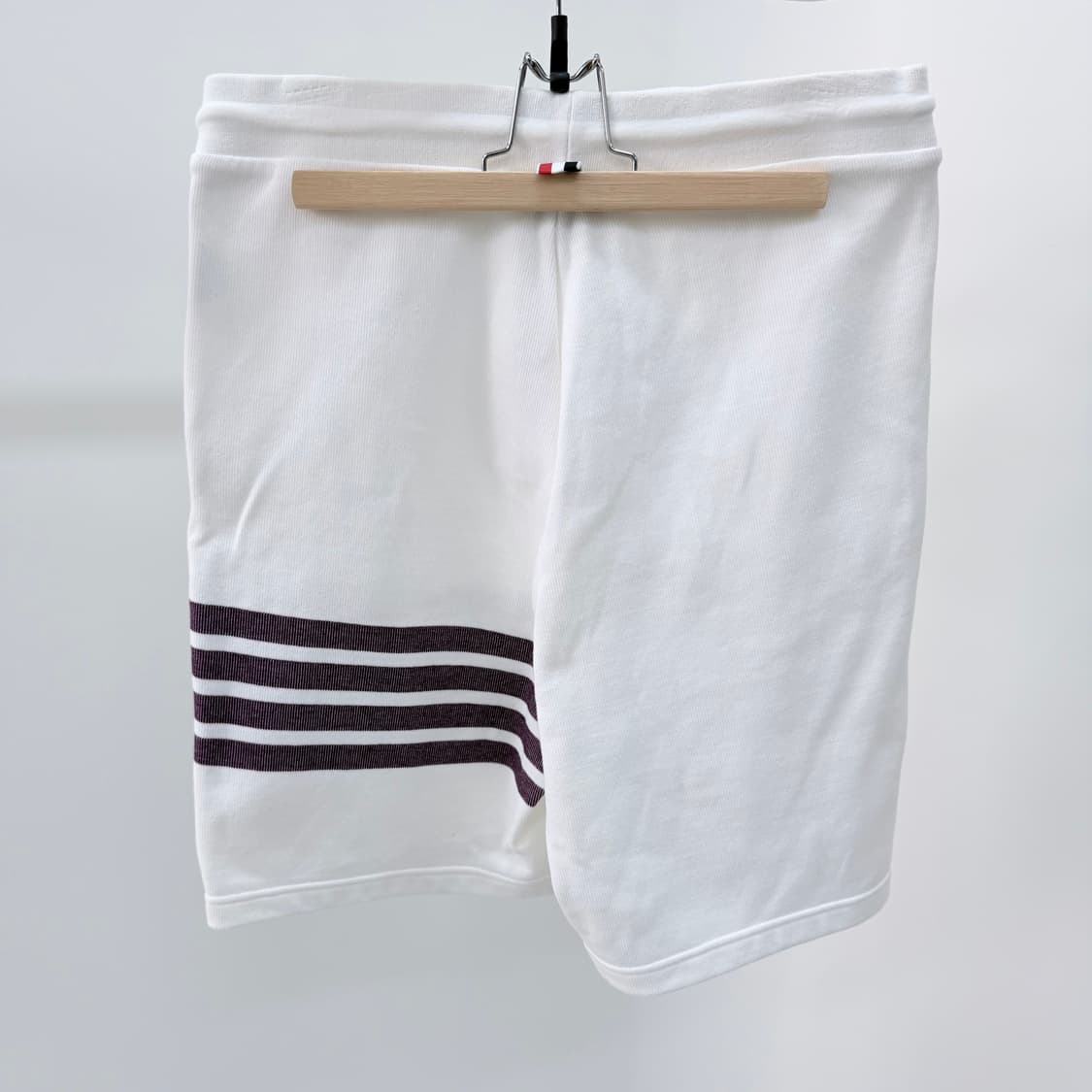 [S+급/3] 톰브라운 사선완장 루프백 스웨트 반바지 화이트 상품이미지5