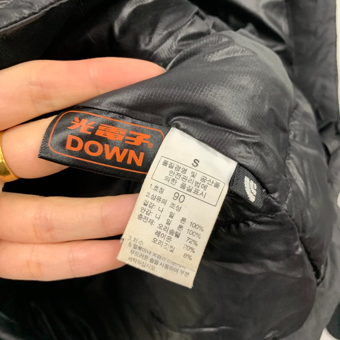 노스페이스 써밋시리즈 블랙 유광 패딩 상품이미지7