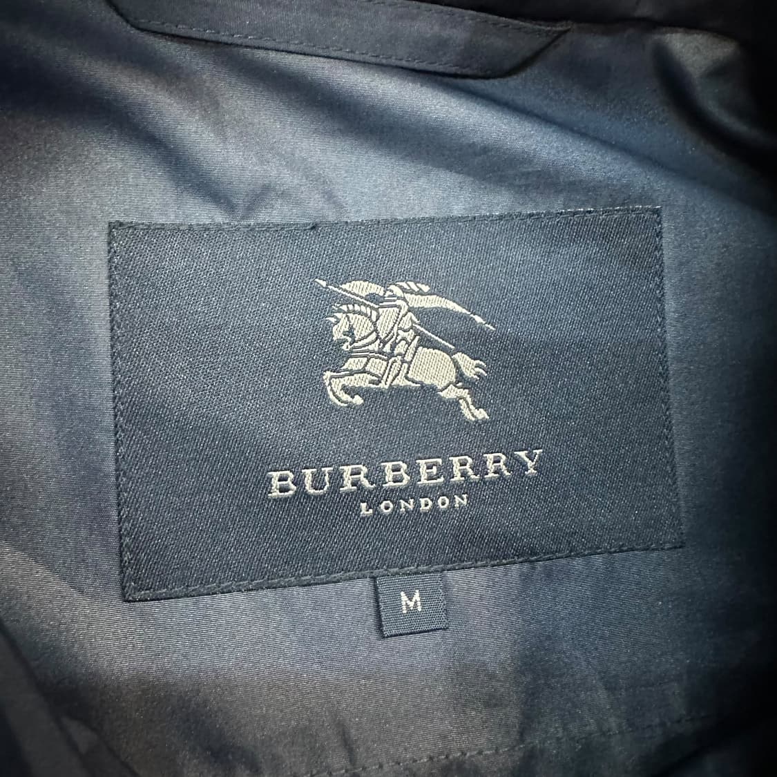 버버리 바람막이 자켓 상품이미지4