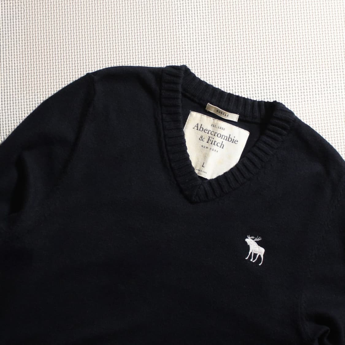 Abercrombie 아베크롬비 블랙 브이넥 니트  상품이미지2