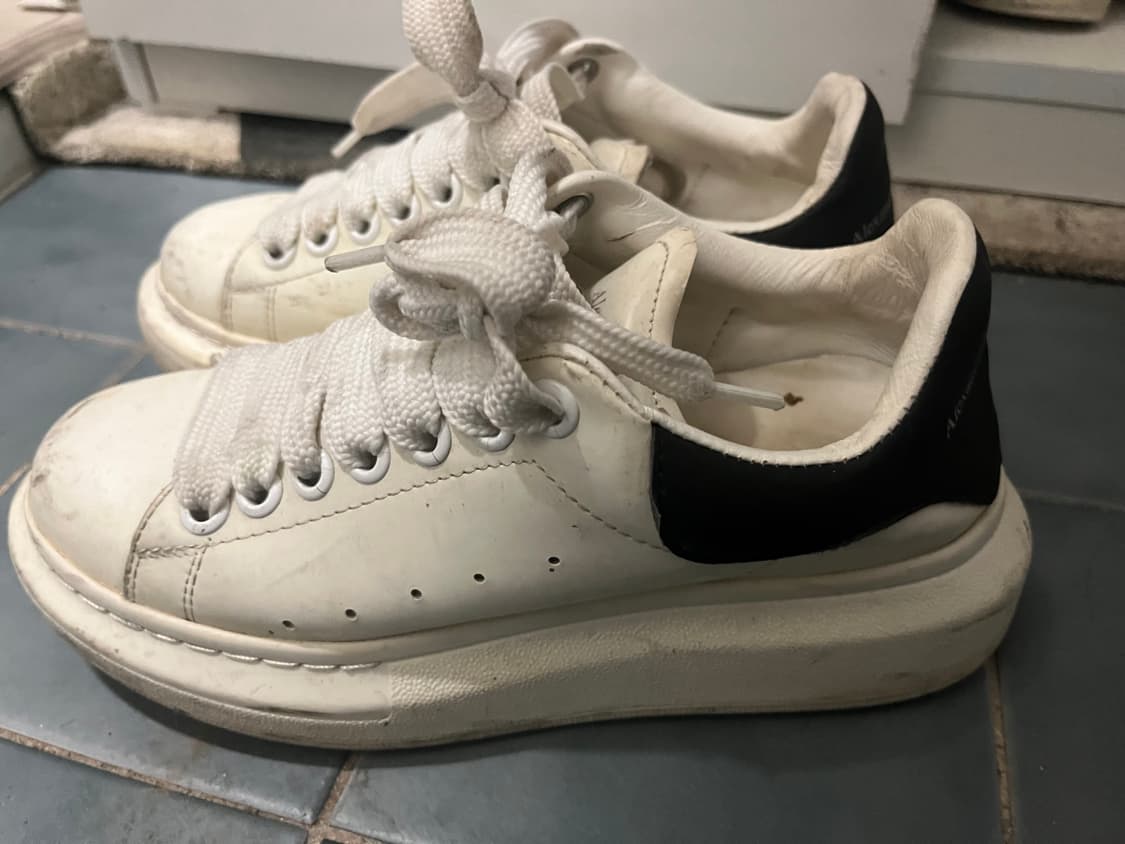 알렉산더 맥퀸 오버솔 스니커즈 화이트 상품이미지2