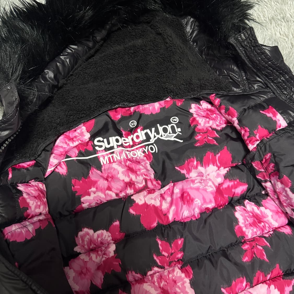 슈퍼드라이 여성 경량롱패딩 xs 사이즈 백화점택 상품이미지4