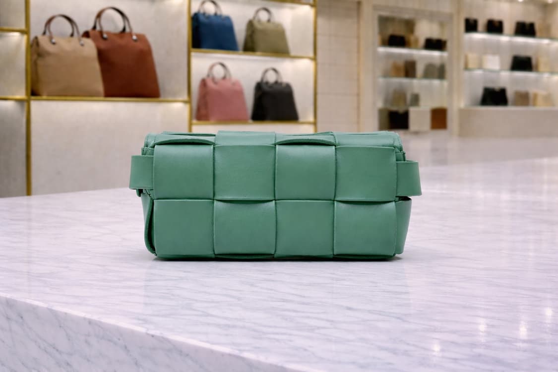 [S급] 보테가베네타 인트레치아토 카세트 벨트백 판매합니다!!! 상품이미지2