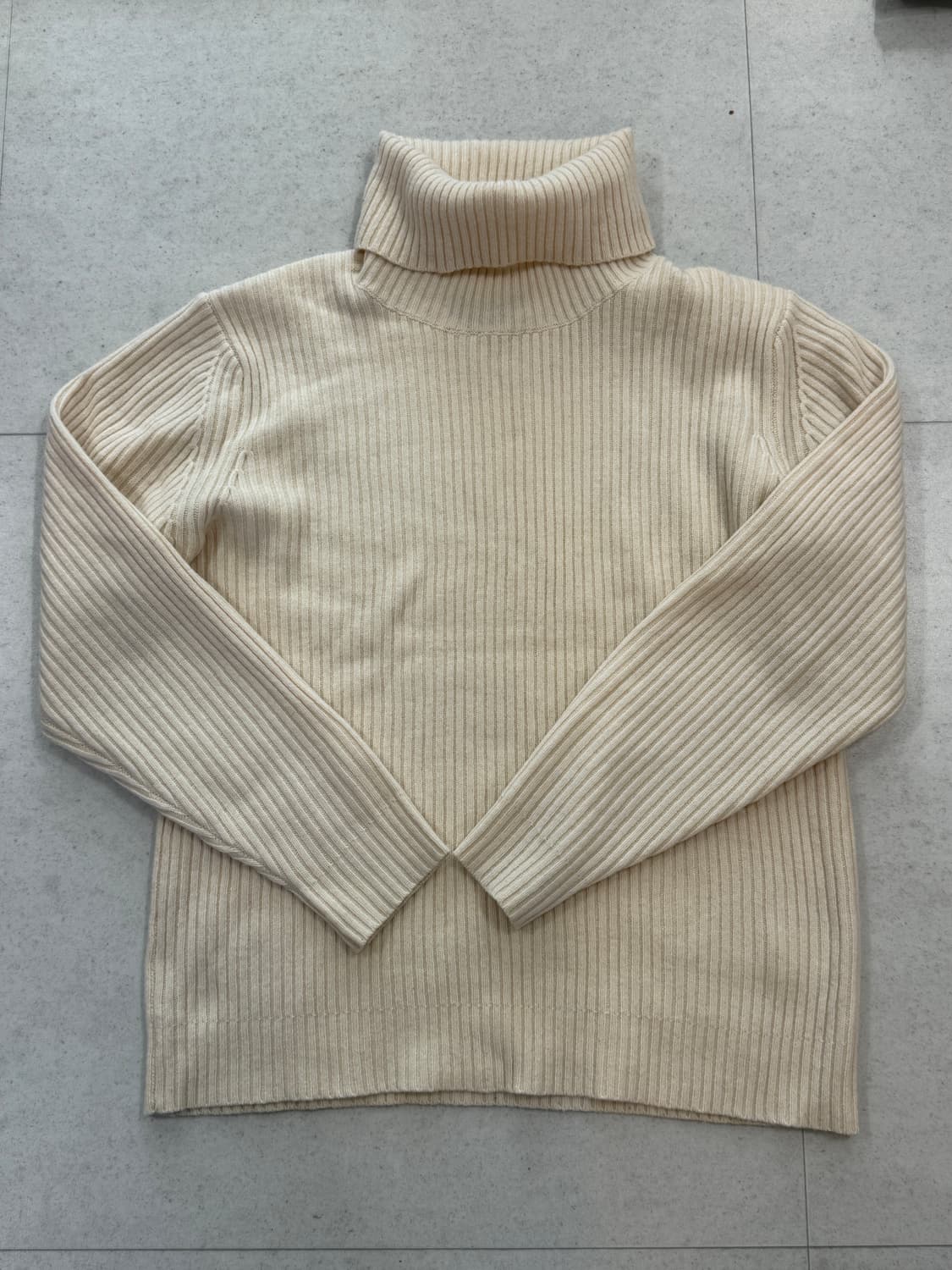 빔즈플러스 터틀넥 니트 상품이미지1