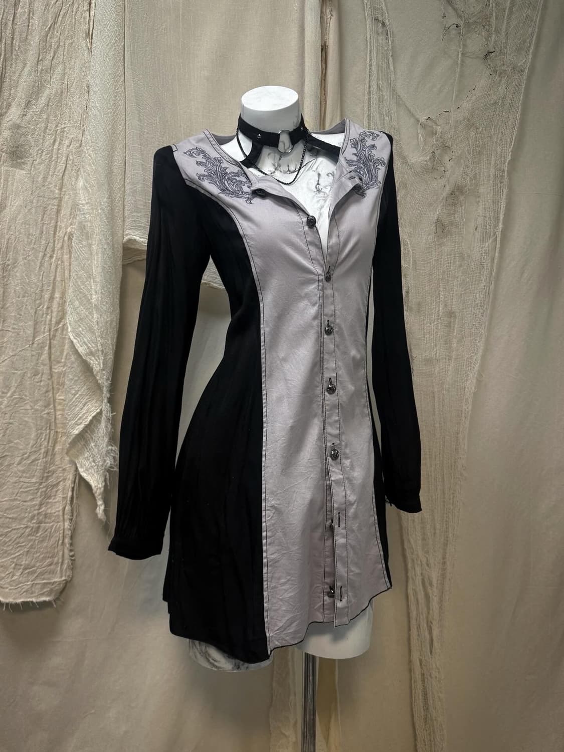 ALGONQUINS Neck Detail Shirt 상품이미지2