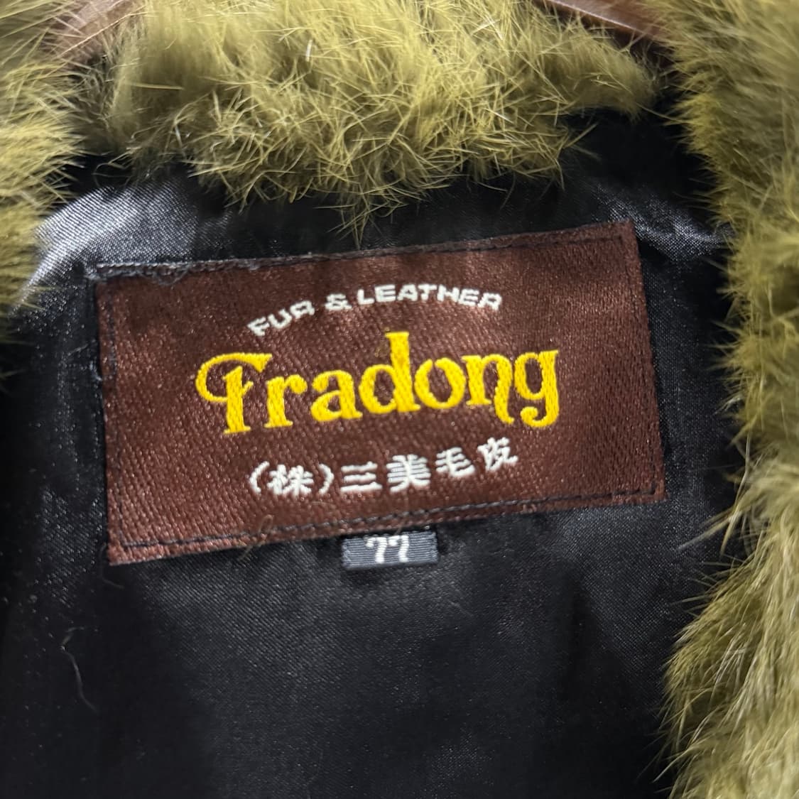 삼미모피 미디 퍼 자켓 라운드카라 히든후크 디테일 카키 상품이미지7