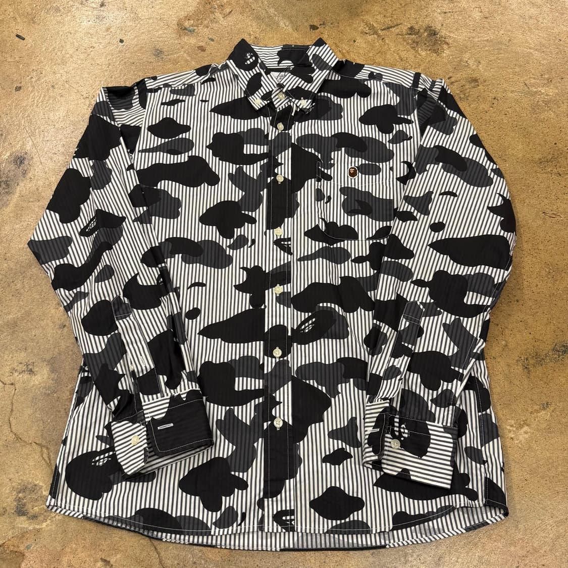 베이프 카모 흰검 지브라 스몰로고 셔츠 상품이미지2