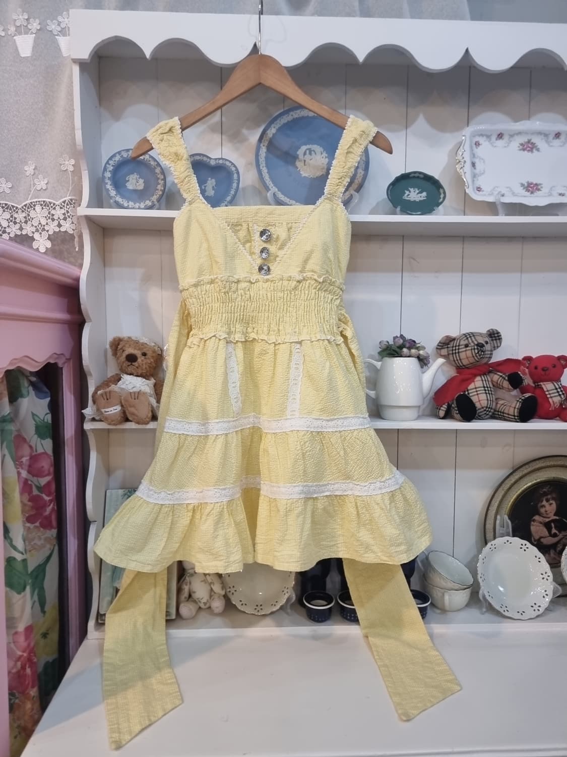 Tralala(트라라라) 하트버튼 프릴 리본백 리본원피스 상품이미지1