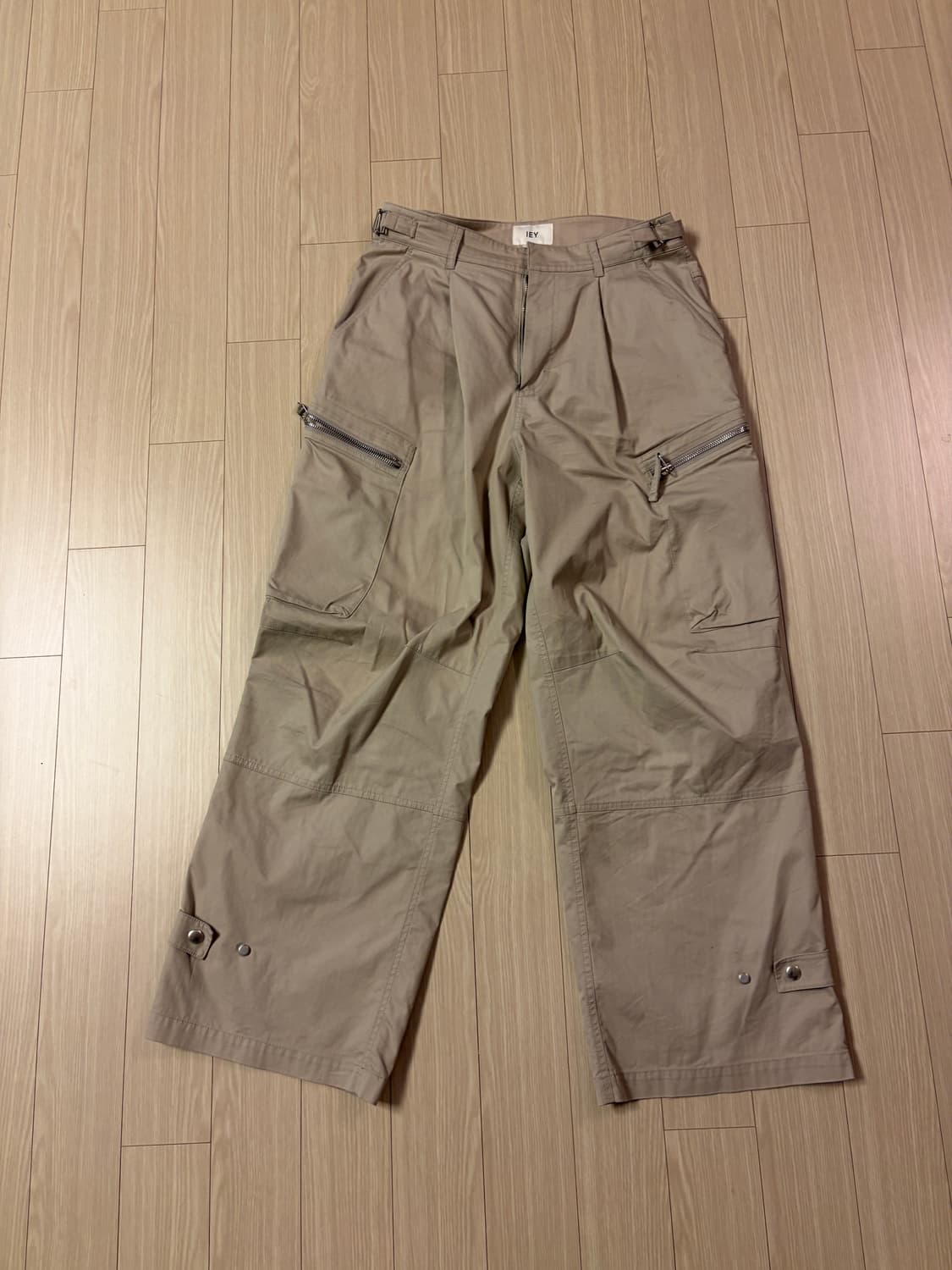 [이에이 X 짱구대디] ANGLE CARGO PANTS Beige 상품이미지3