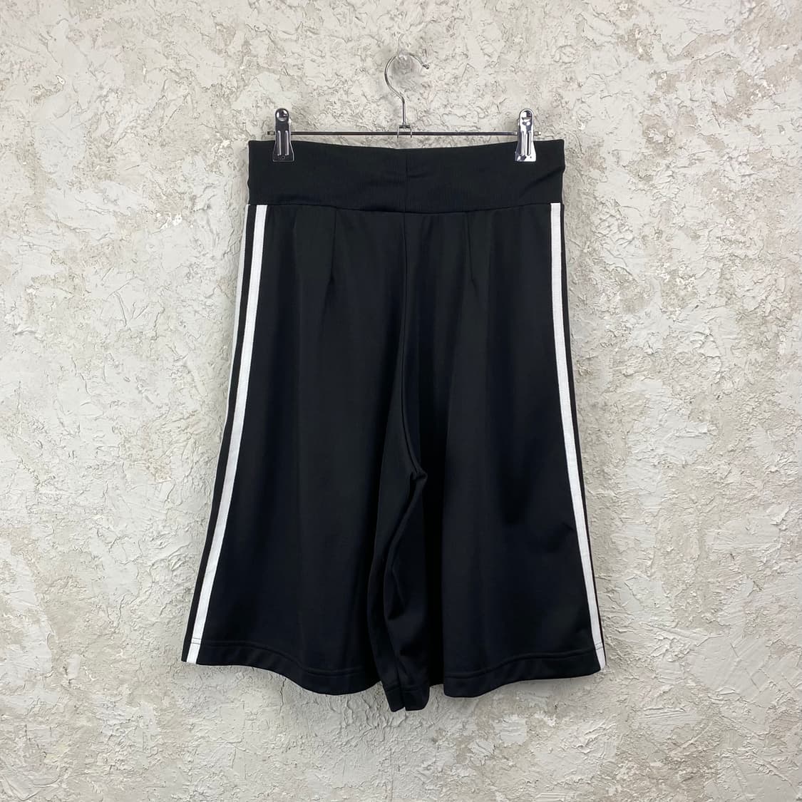 아디다스 3-stripe 와이드 핏 카프리 트랙 팬츠 상품이미지3