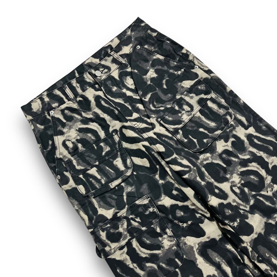 NO ONE ELSE Animal Wide Cargo Pants 상품이미지2