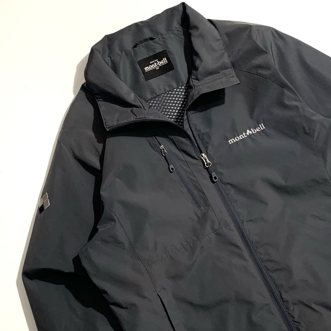 몽벨 라이트그레이 바람막이   상품이미지2
