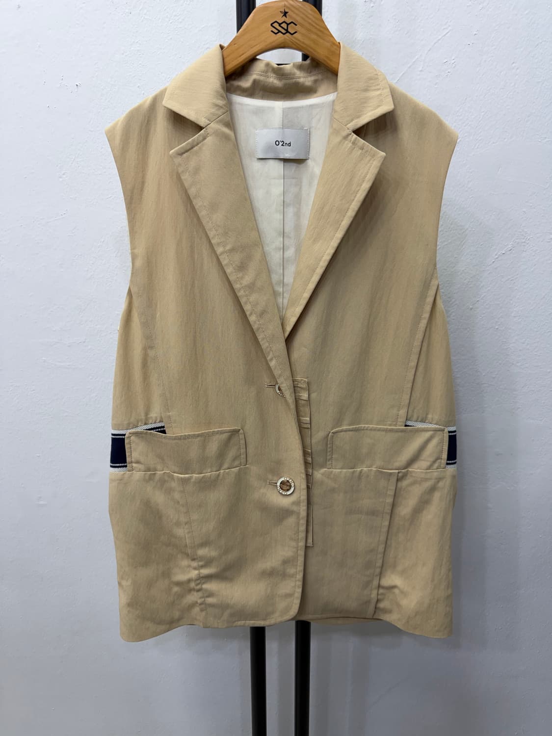 정품) O2ND 오즈세컨 한섬 22ss 레터링 베스트 자켓 76 상품이미지2