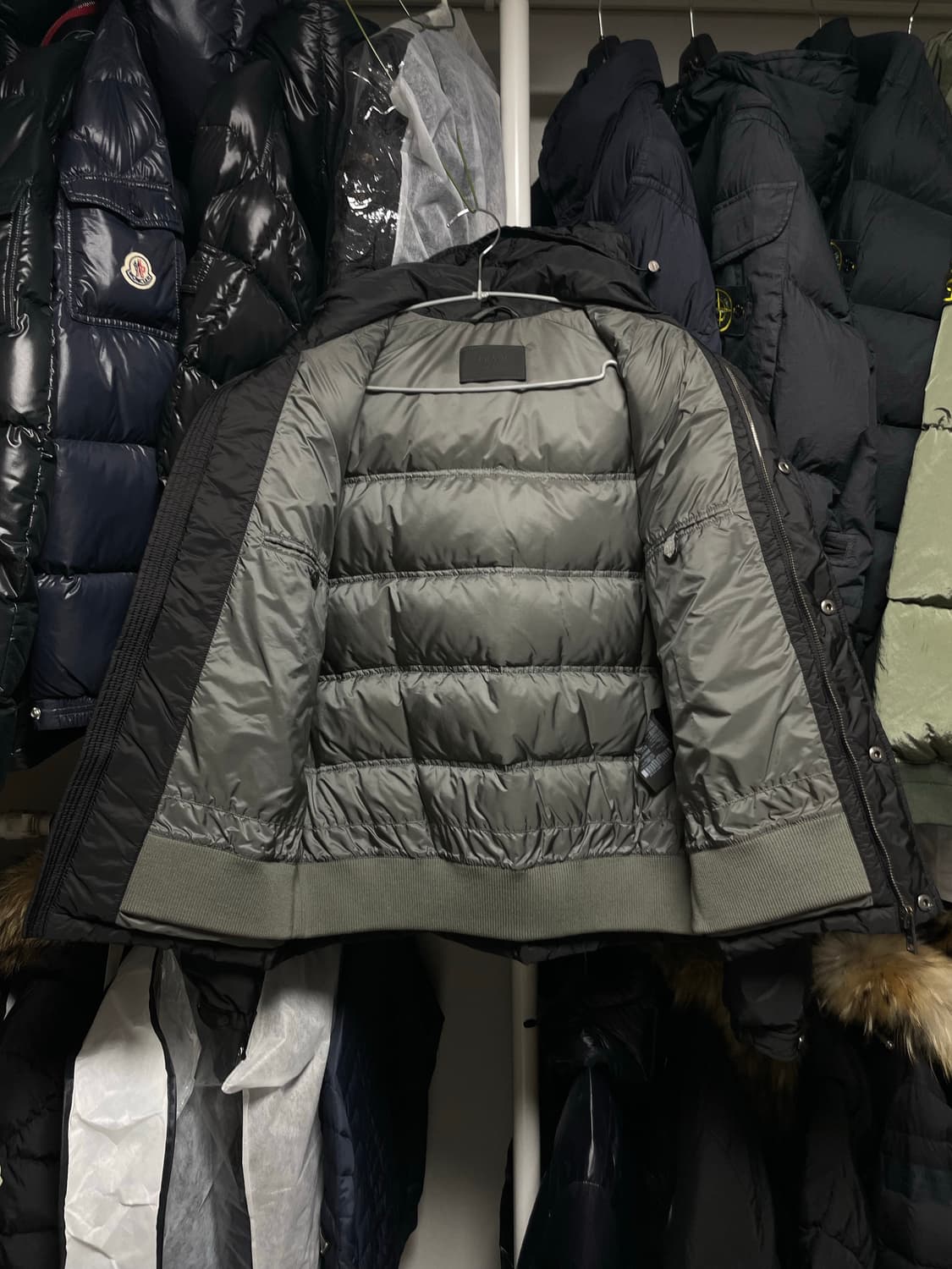 [48사이즈] 프라다 남성 삼각 로고 다운 패딩 자켓 상품이미지7