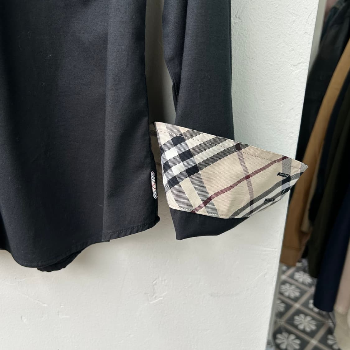 16157 - 버버리 블랙 셔츠 상품이미지4