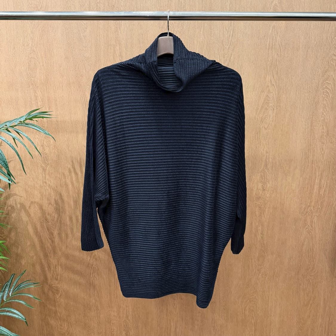 스피치오 하이넥 플리츠 롱 탑 드롭 숄더 하프 슬리브 디테일 루즈핏 블랙 상품이미지1