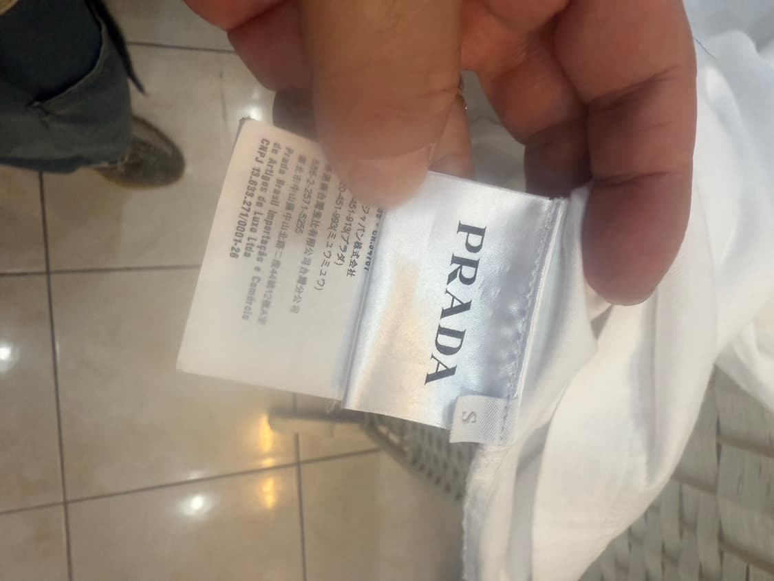 95 정품 프라다 자수 로고 반팔 팝니다 상품이미지4