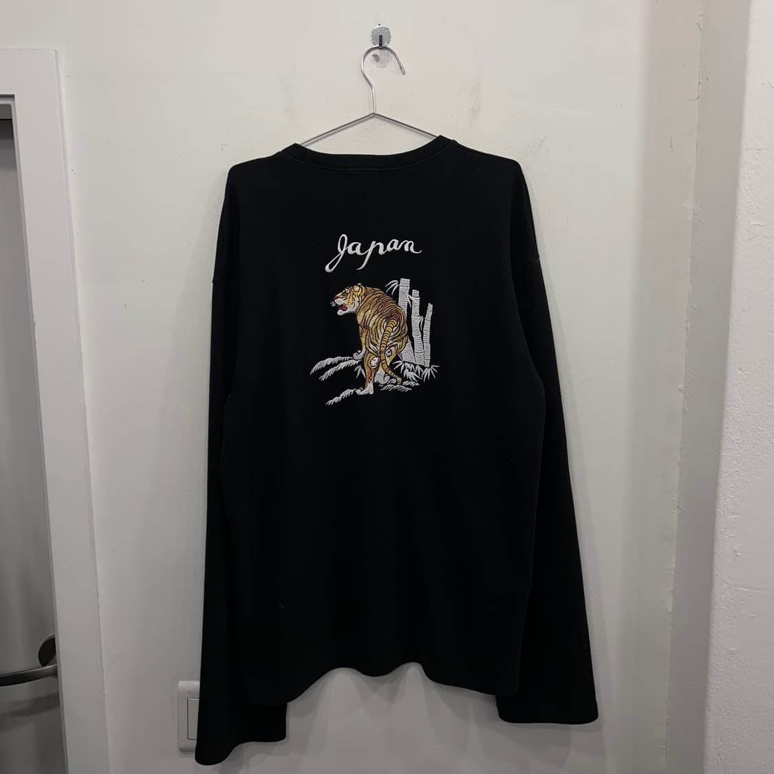 DS 빈티지 호랑이 자수 롱슬리브 상품이미지5