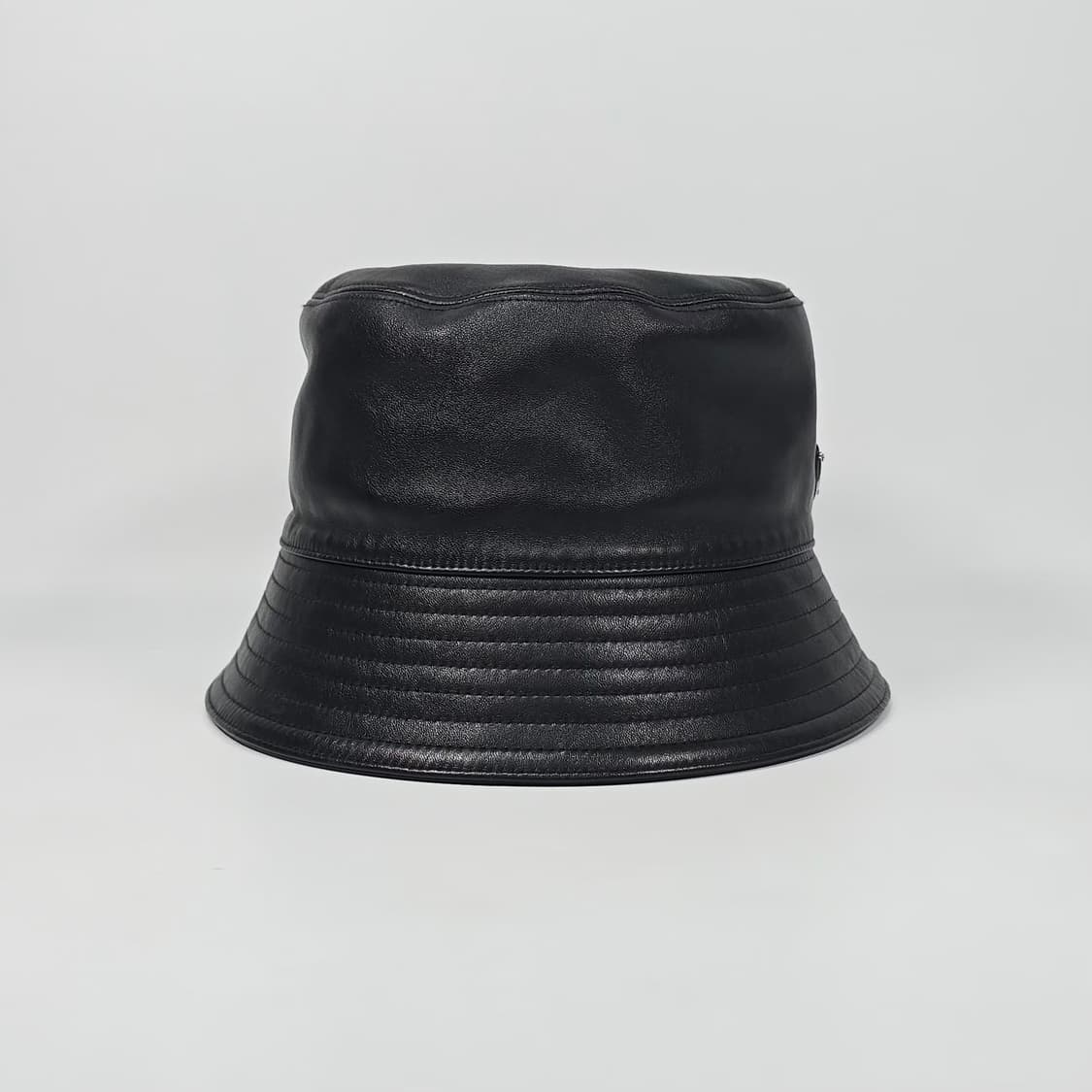 프라다 삼각로고 레더 가죽 버킷햇 ( 59cm ) 상품이미지2