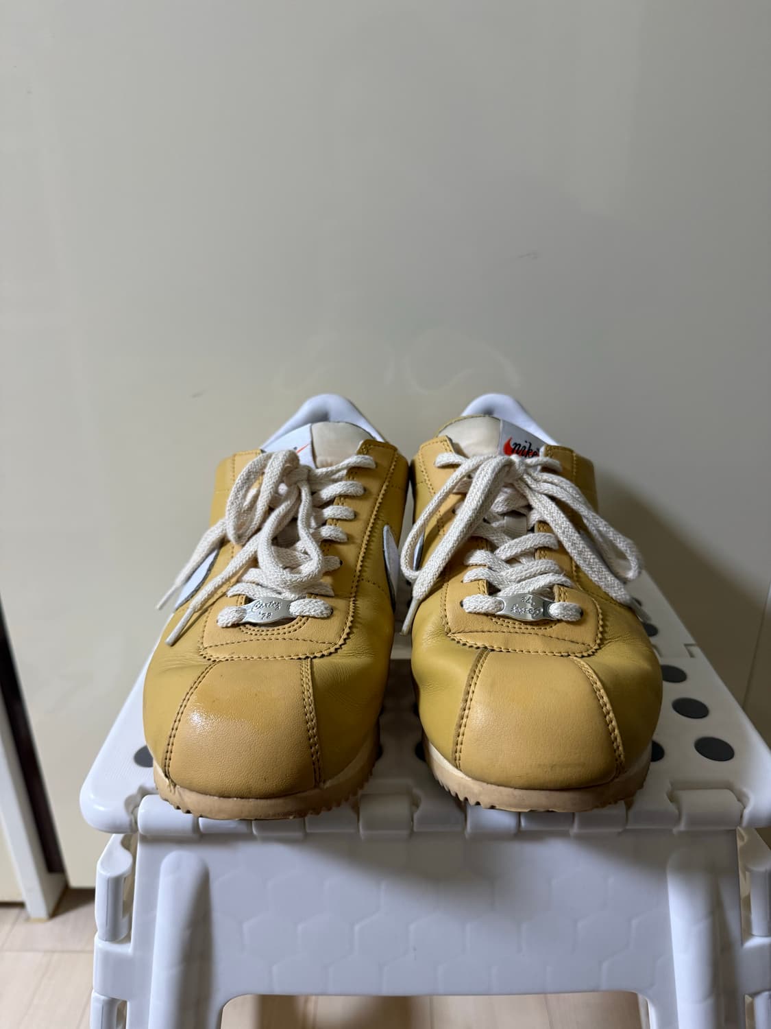 나이키 코르테즈 23 SE 위트 골드 270 상품이미지2