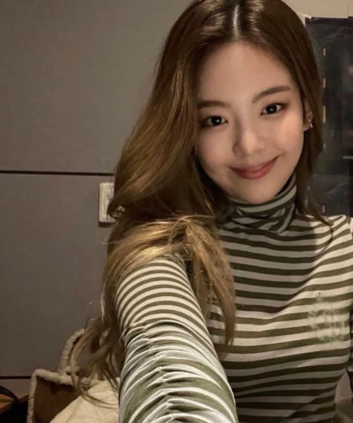 더오픈프로덕트 카키 스트라이프 탑   상품이미지2