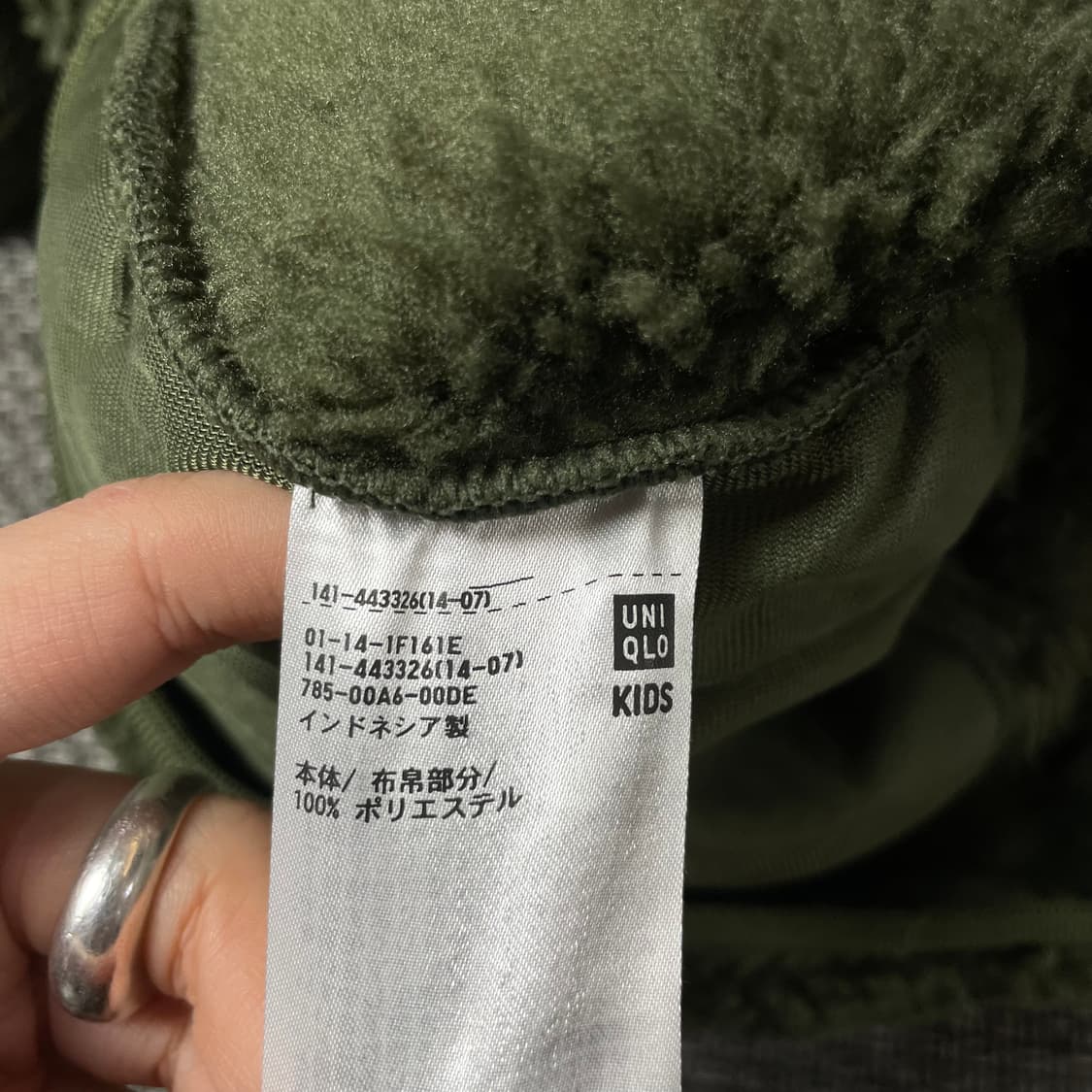 유니클로 키즈 카키 단추 플리스 맨투맨 110 상품이미지5