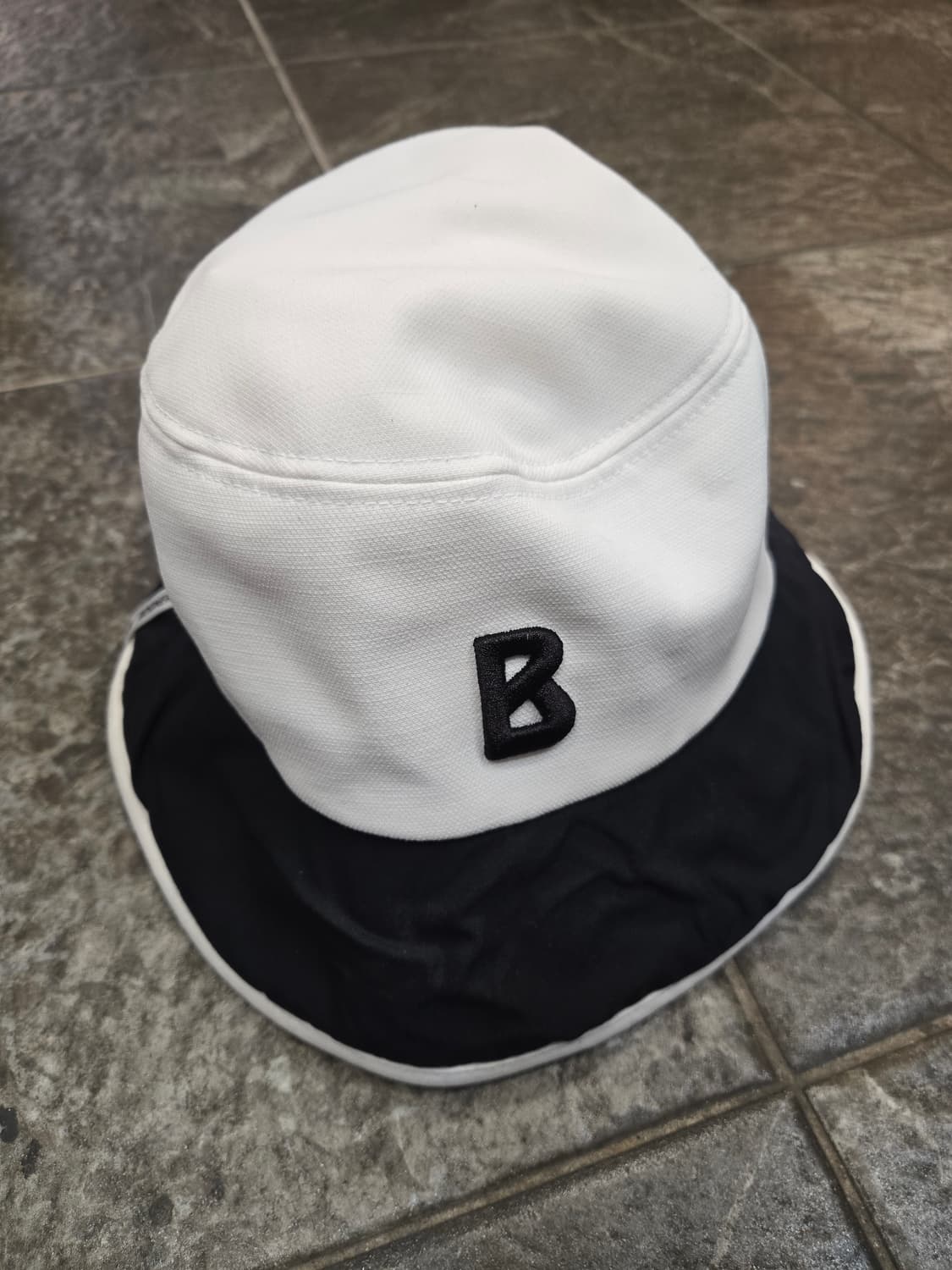 B 자수 보그너  버킷햇 화이트 블랙 벙거지 상품이미지2