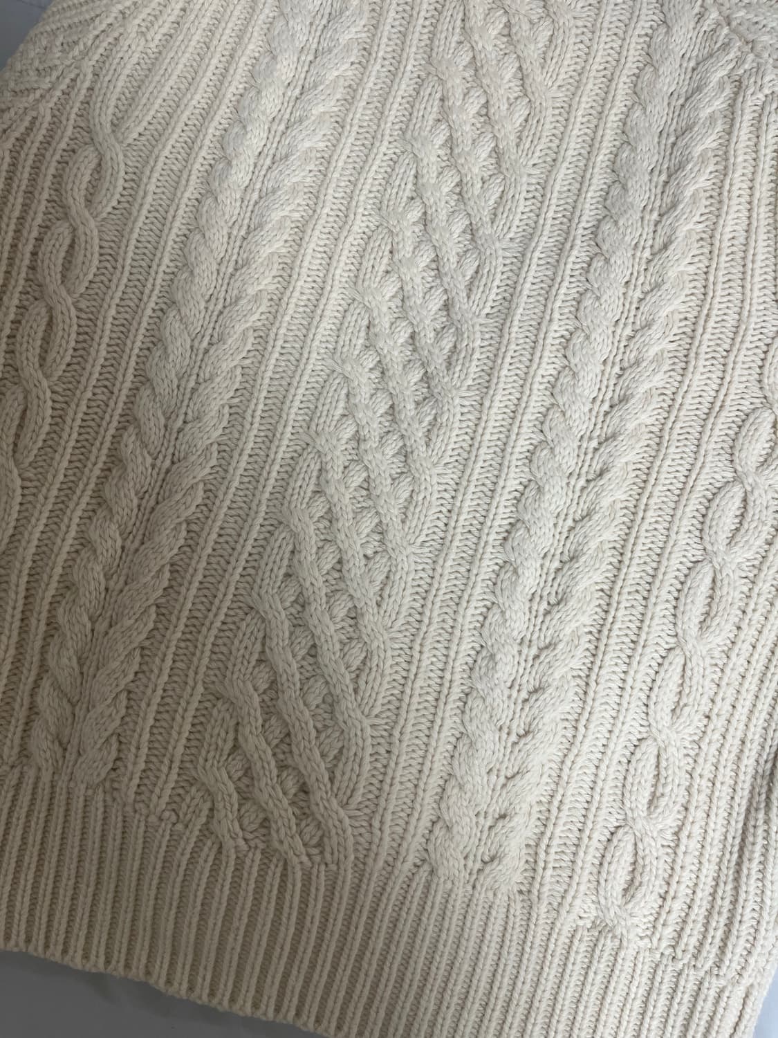 온무드 캐롤 케이블 니트 아이보리 상품이미지4