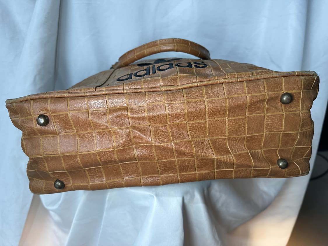 아디다스재팬 스퀘어 패턴 레더 보스턴백 상품이미지4