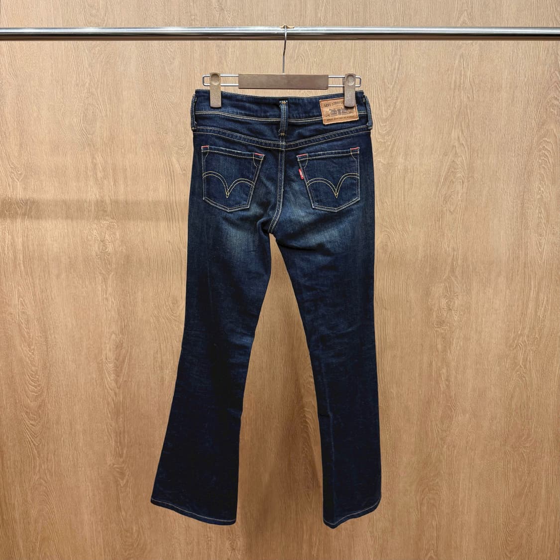리바이스 워싱 데님 팬츠 레드 스티치 디테일 로고 가죽 패치 진청 상품이미지3