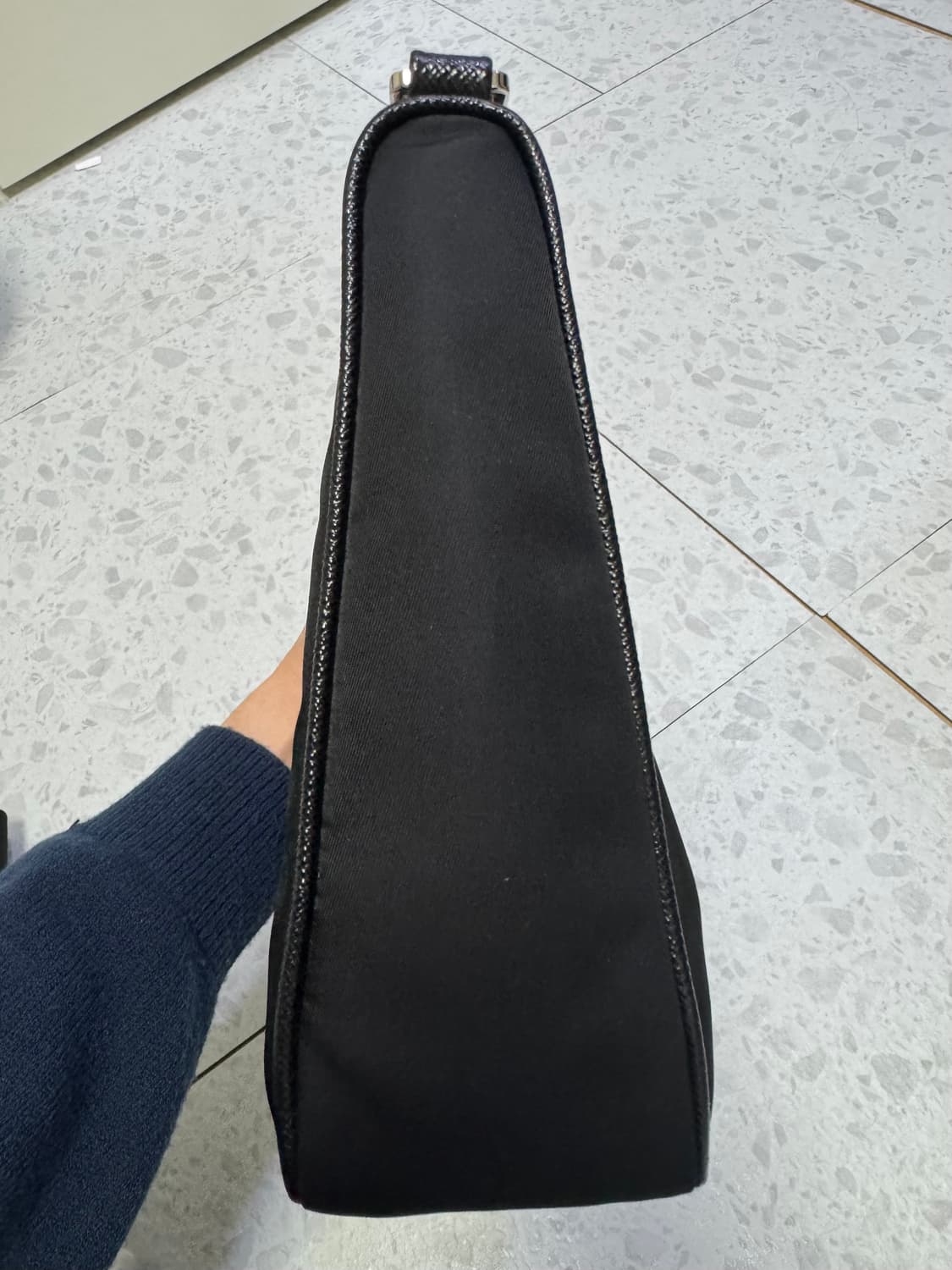 프라다 리에디션 2005 리나일론 호보백 상품이미지5