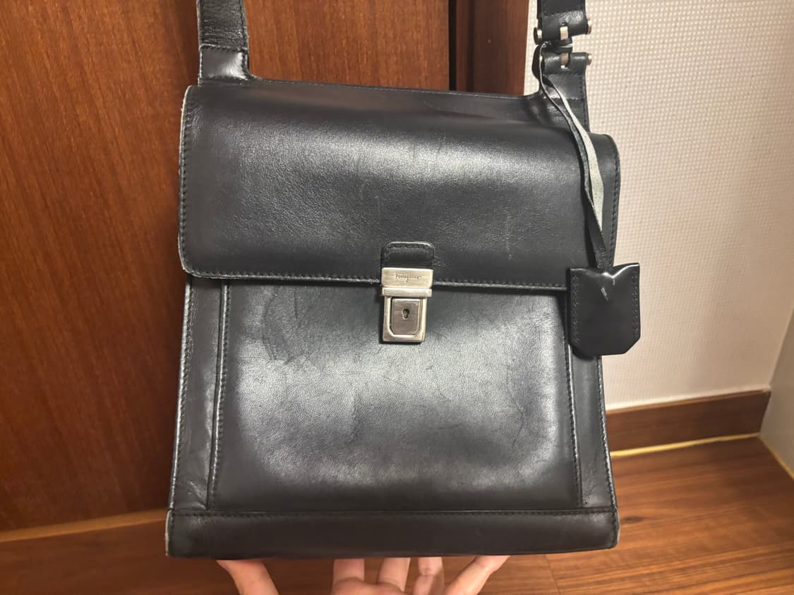 페라가모 크로스백 상품이미지1