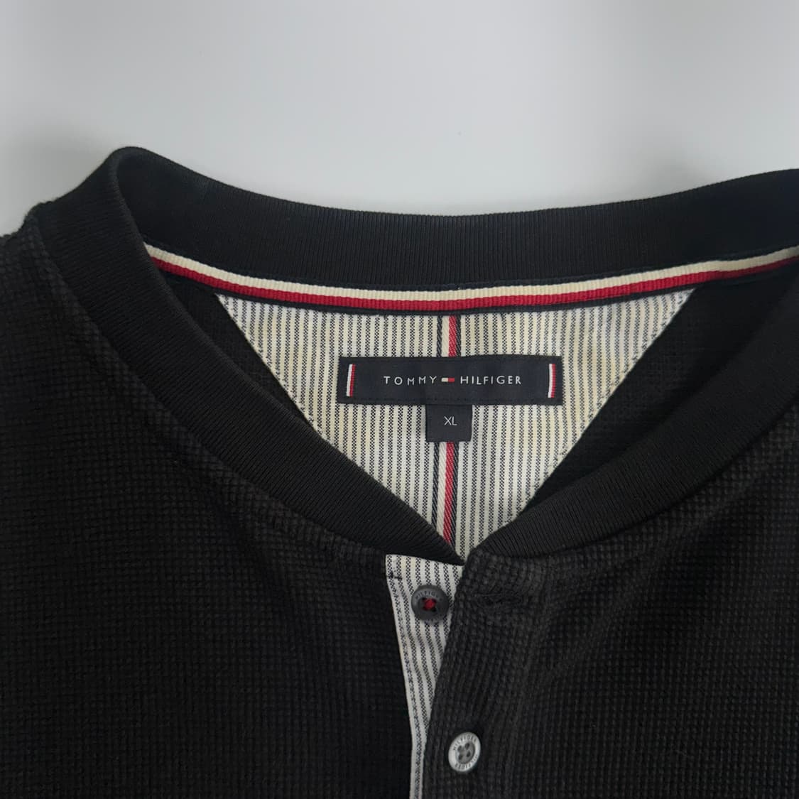 Tommy Hilfiger 타미힐피거 스몰로고 헨리넥 블랙 니트 상품이미지5