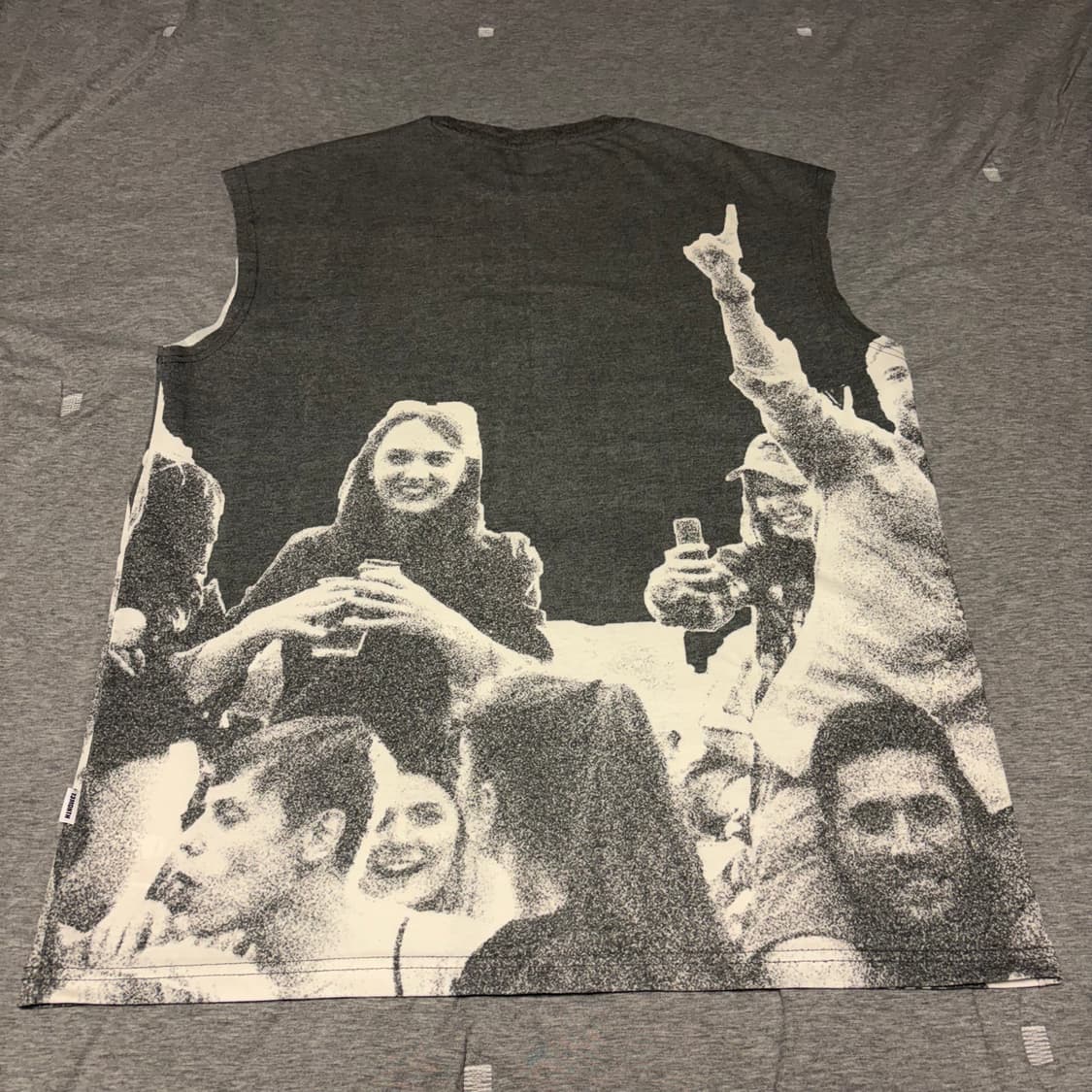 [L] 13month 밴드 그래픽 슬리브리스 티셔츠 상품이미지3