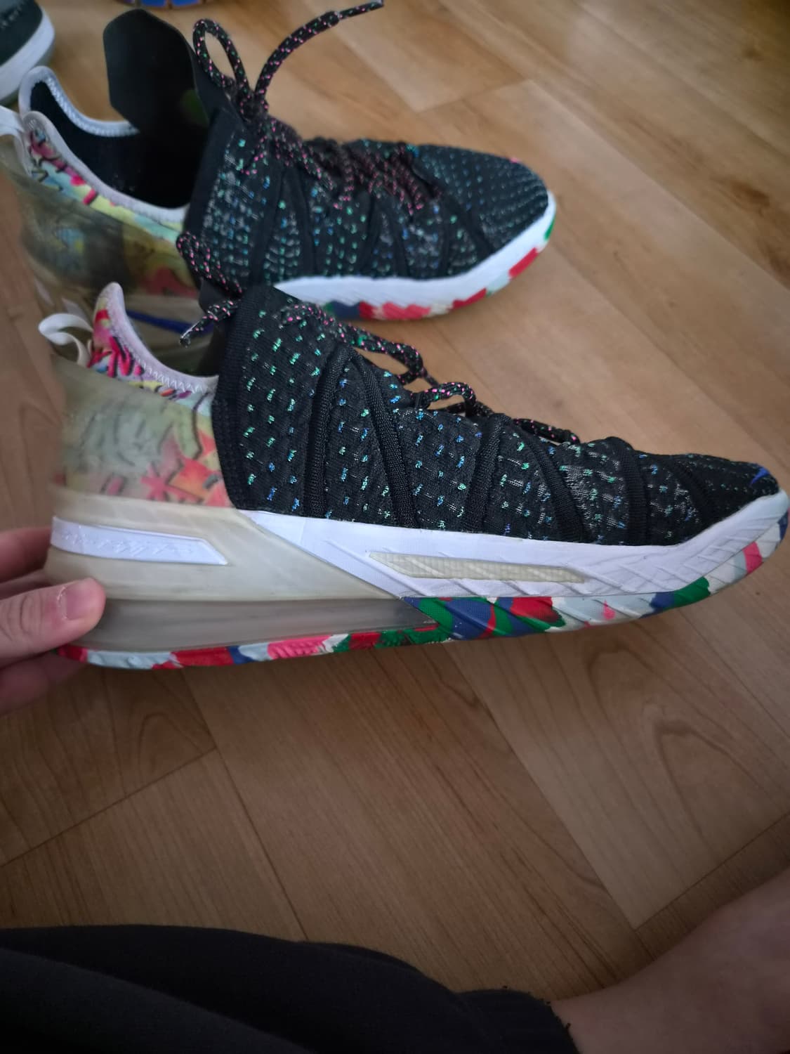 나이키 르브론 18 제임스 갱 블랙 멀티컬러 상품이미지2