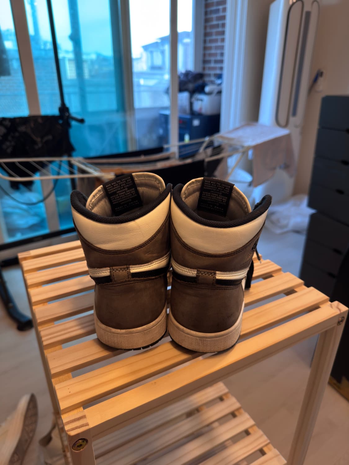 나이키 에어 조던 1 레트로 하이 OG 다크 모카 상품이미지3