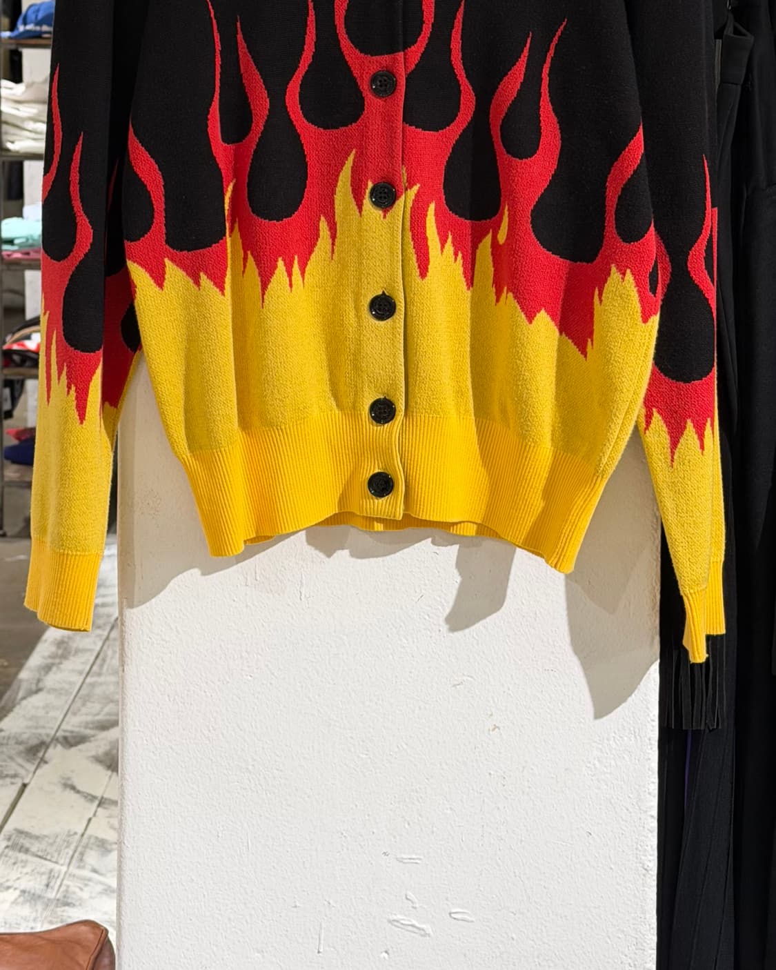 모스키노 블랙 파이어 패턴 니트 가디건 상품이미지5