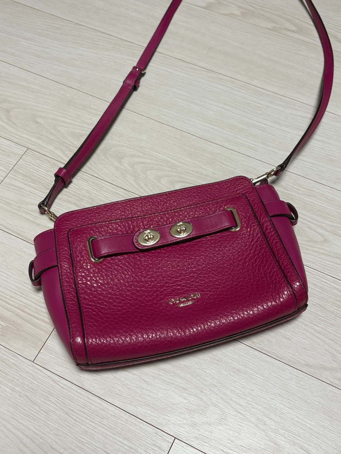 코치 크로스백 상품이미지1